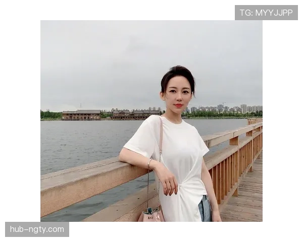 潘晓婷练台球的样子，怎么看都有种豪门千金不差钱的既视感啊